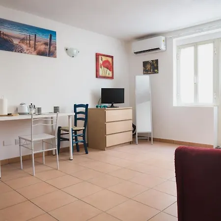 Historic Center Functional Studio With Terrace Parma
