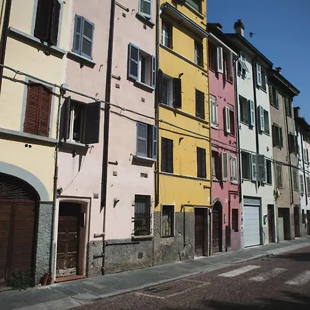 Historic Center Functional Studio With Terrace Parma